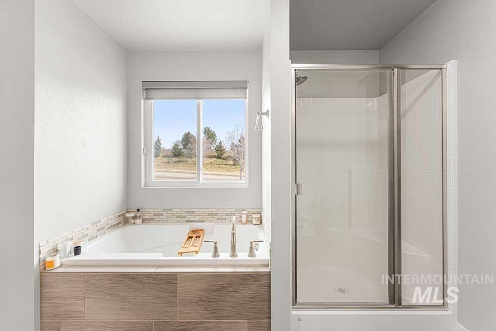 164 N Caracaras Way, Eagle, Idaho 83616, 4 Bedrooms, 2.5 Bathrooms, Residential For Sale, Price $589,990,MLS 98976923