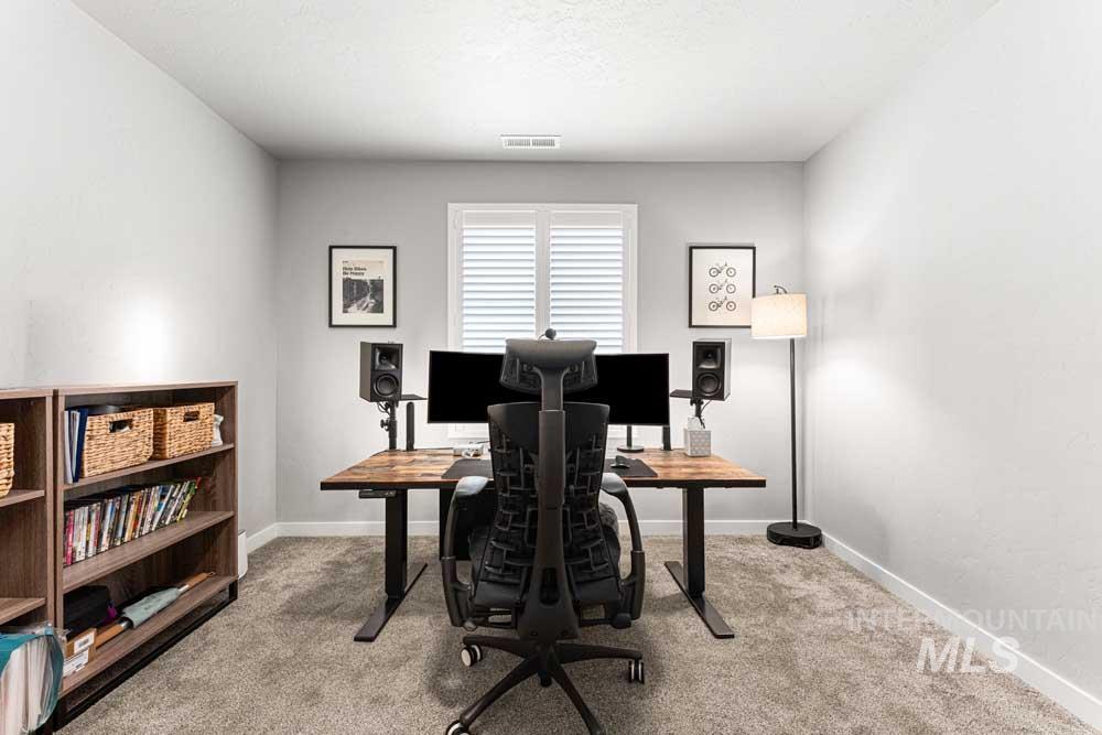 164 N Caracaras Way, Eagle, Idaho 83616, 4 Bedrooms, 2.5 Bathrooms, Residential For Sale, Price $589,990,MLS 98976923