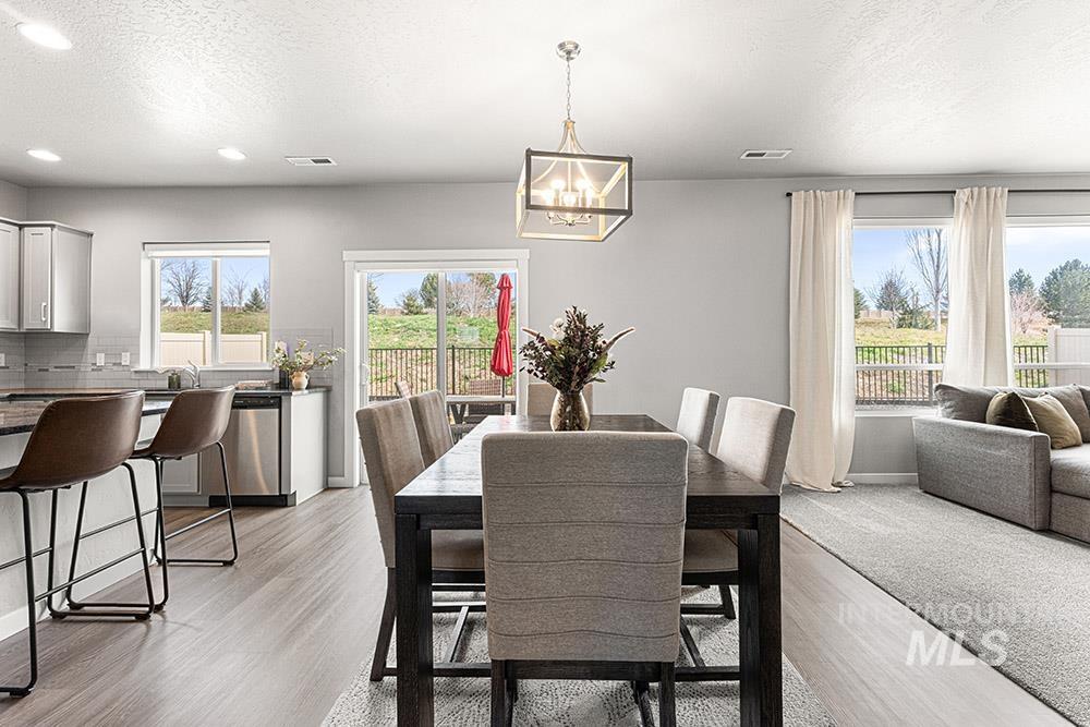 164 N Caracaras Way, Eagle, Idaho 83616, 4 Bedrooms, 2.5 Bathrooms, Residential For Sale, Price $589,990,MLS 98976923