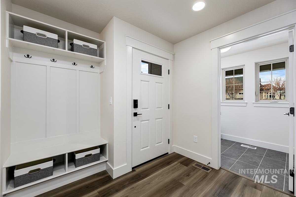 7015 S Skybreak Lane, Meridian, Idaho 83642, 3 Bedrooms, 2 Bathrooms, Residential For Sale, Price $489,000,MLS 98976925