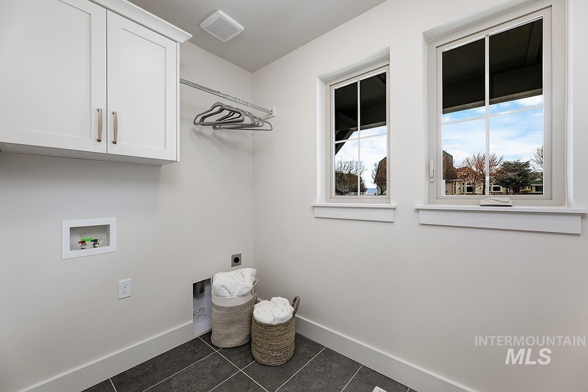 7015 S Skybreak Lane, Meridian, Idaho 83642, 3 Bedrooms, 2 Bathrooms, Residential For Sale, Price $489,000,MLS 98976925