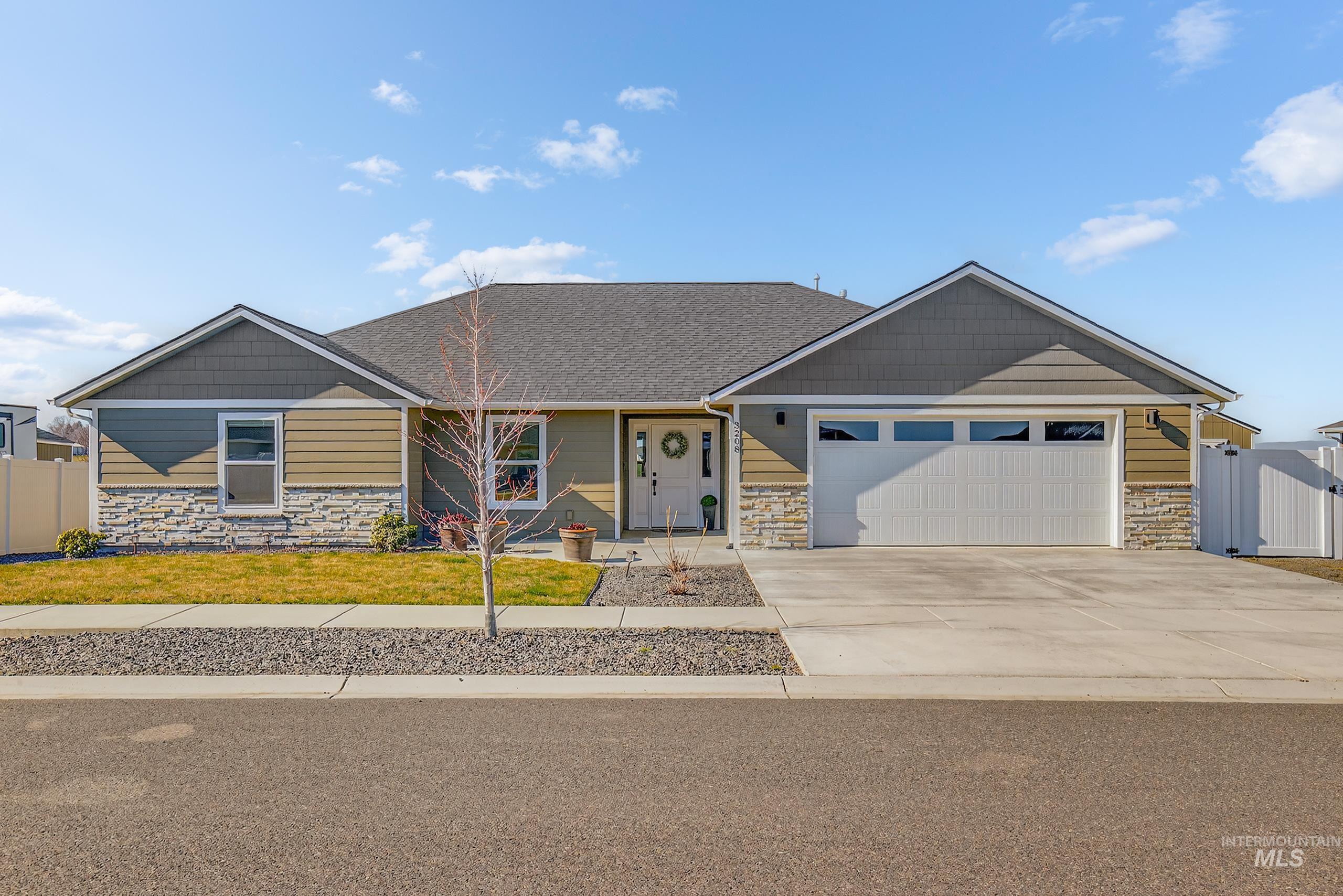 3208 Parkridge Way, Lewiston, Idaho 83501, 3 Bedrooms, 2 Bathrooms, Residential For Sale, Price $545,000,MLS 98976929