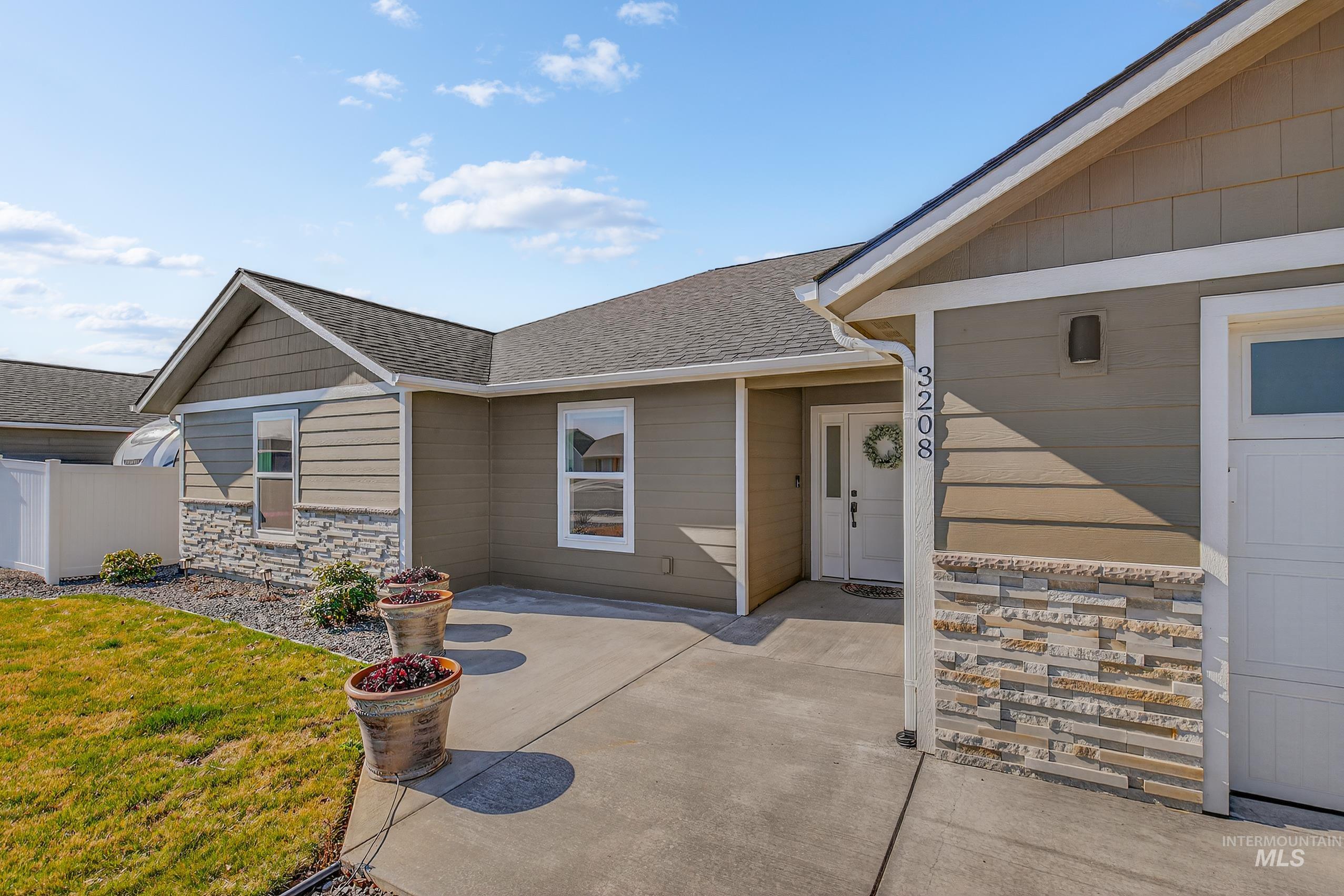 3208 Parkridge Way, Lewiston, Idaho 83501, 3 Bedrooms, 2 Bathrooms, Residential For Sale, Price $545,000,MLS 98976929