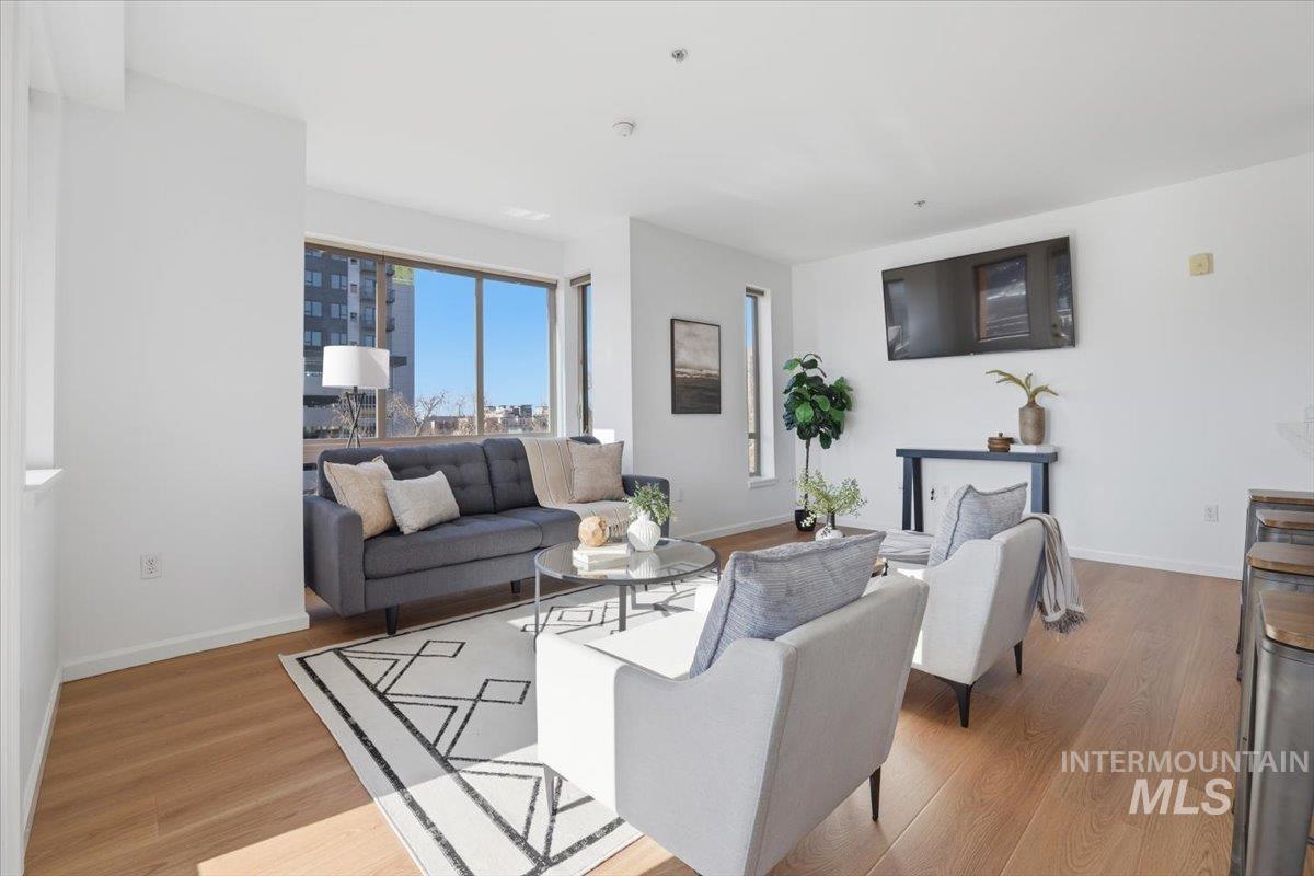 323 W Jefferson St., Boise, Idaho 83702, 2 Bedrooms, 2 Bathrooms, Residential For Sale, Price $829,900,MLS 98976931