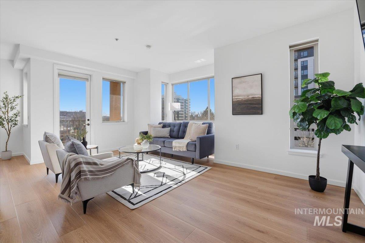 323 W Jefferson St., Boise, Idaho 83702, 2 Bedrooms, 2 Bathrooms, Residential For Sale, Price $829,900,MLS 98976931