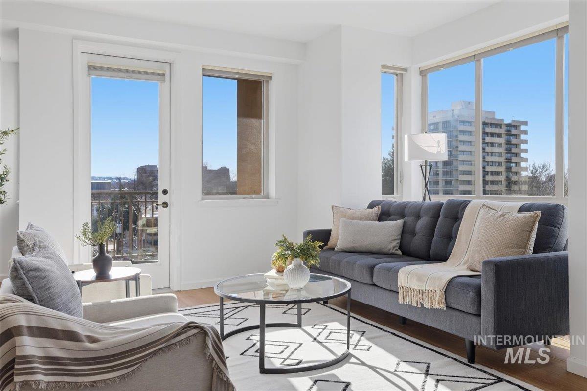 323 W Jefferson St., Boise, Idaho 83702, 2 Bedrooms, 2 Bathrooms, Residential For Sale, Price $829,900,MLS 98976931