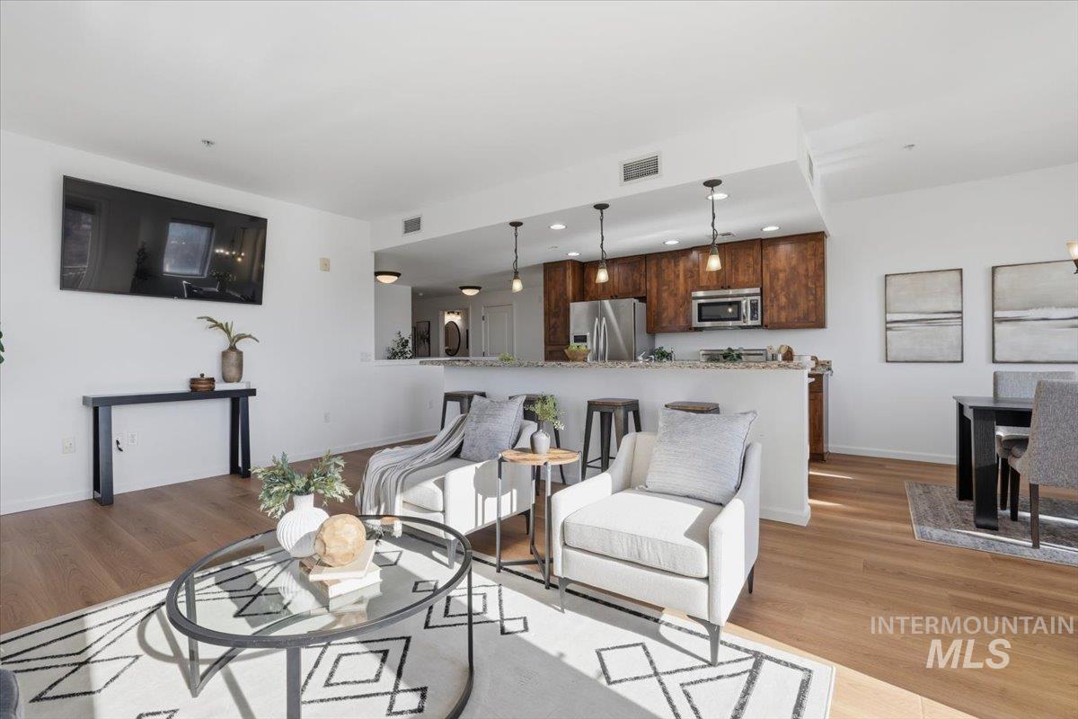 323 W Jefferson St., Boise, Idaho 83702, 2 Bedrooms, 2 Bathrooms, Residential For Sale, Price $829,900,MLS 98976931