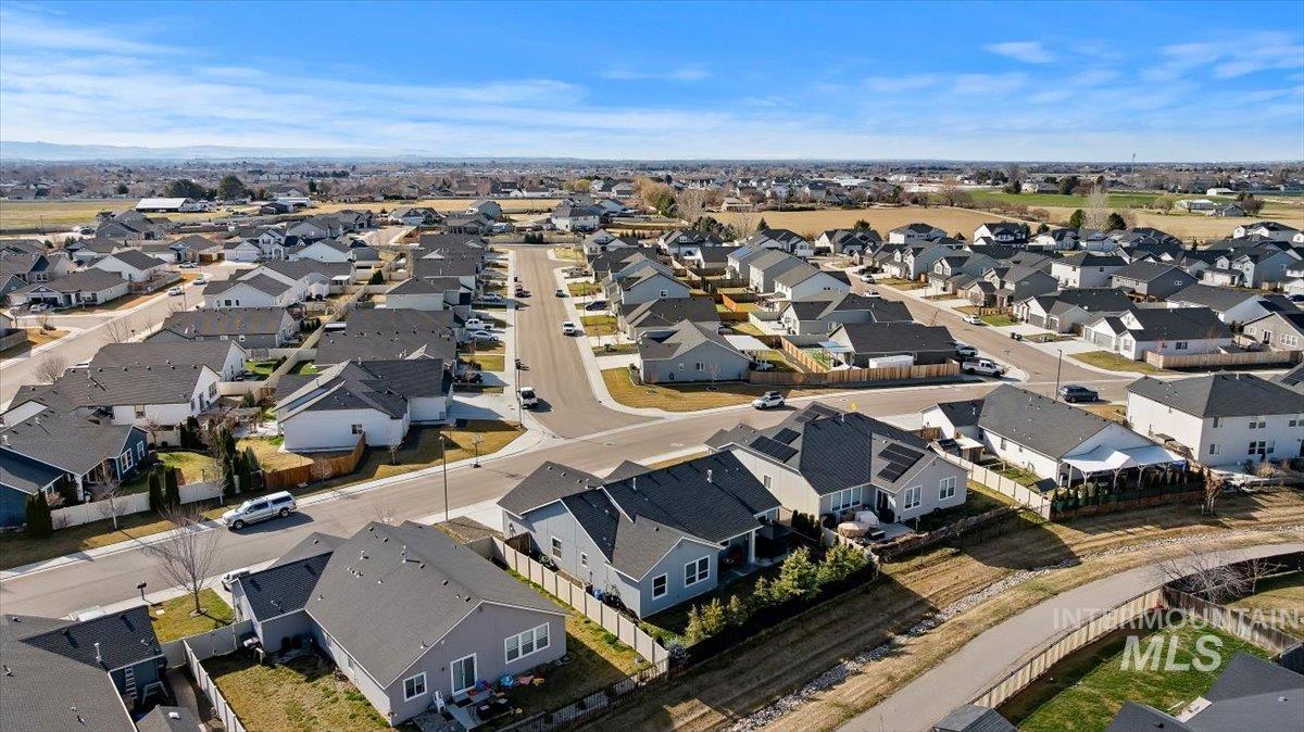 2684 N Iditarod Way, Kuna, Idaho 83634, 4 Bedrooms, 2 Bathrooms, Residential For Sale, Price $489,900,MLS 98976936