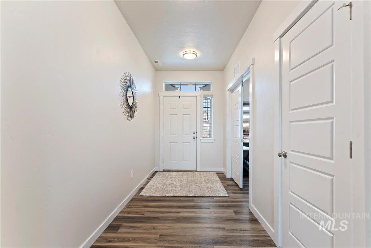 2684 N Iditarod Way, Kuna, Idaho 83634, 4 Bedrooms, 2 Bathrooms, Residential For Sale, Price $489,900,MLS 98976936