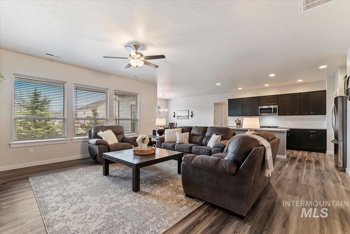 2684 N Iditarod Way, Kuna, Idaho 83634, 4 Bedrooms, 2 Bathrooms, Residential For Sale, Price $489,900,MLS 98976936