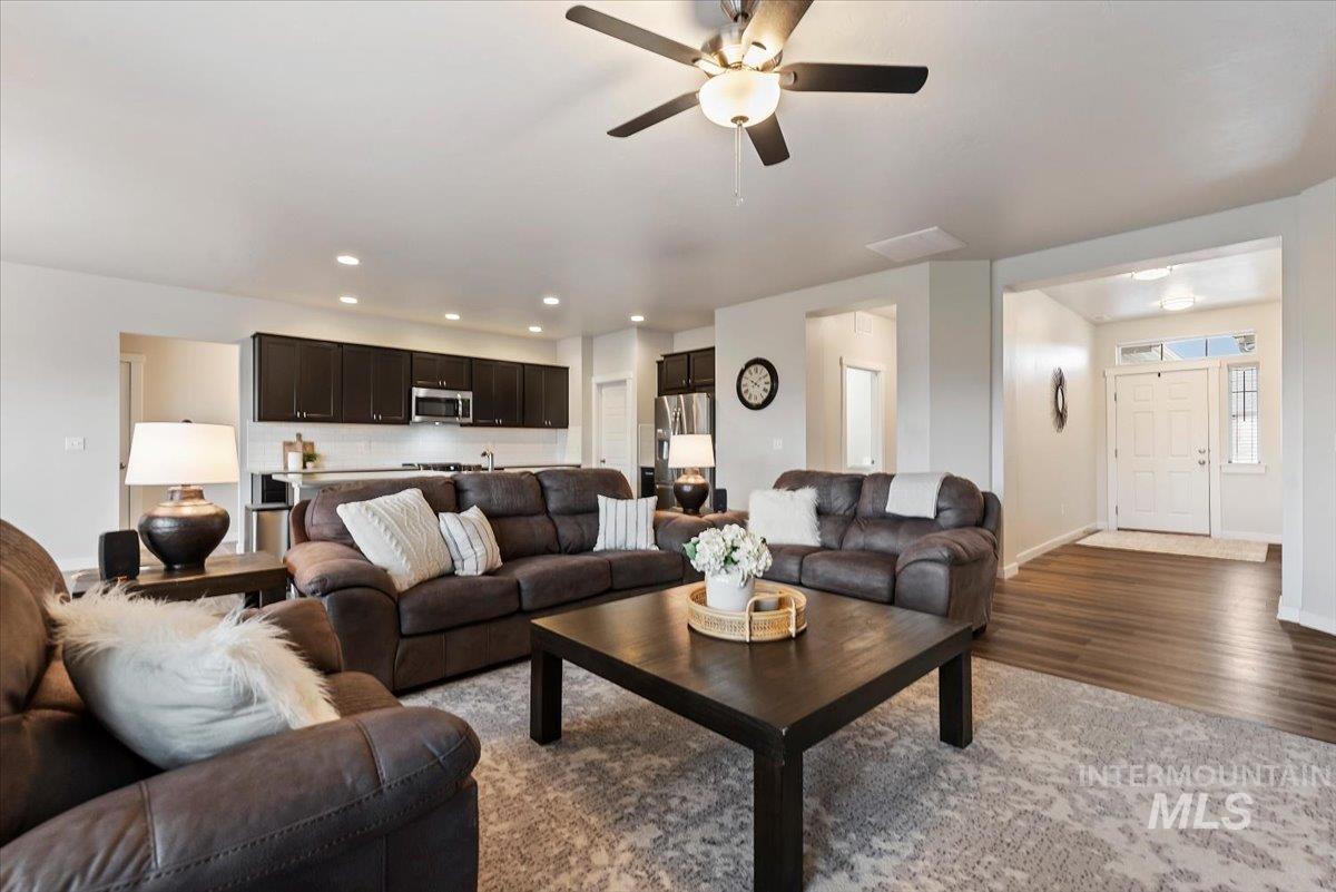 2684 N Iditarod Way, Kuna, Idaho 83634, 4 Bedrooms, 2 Bathrooms, Residential For Sale, Price $489,900,MLS 98976936