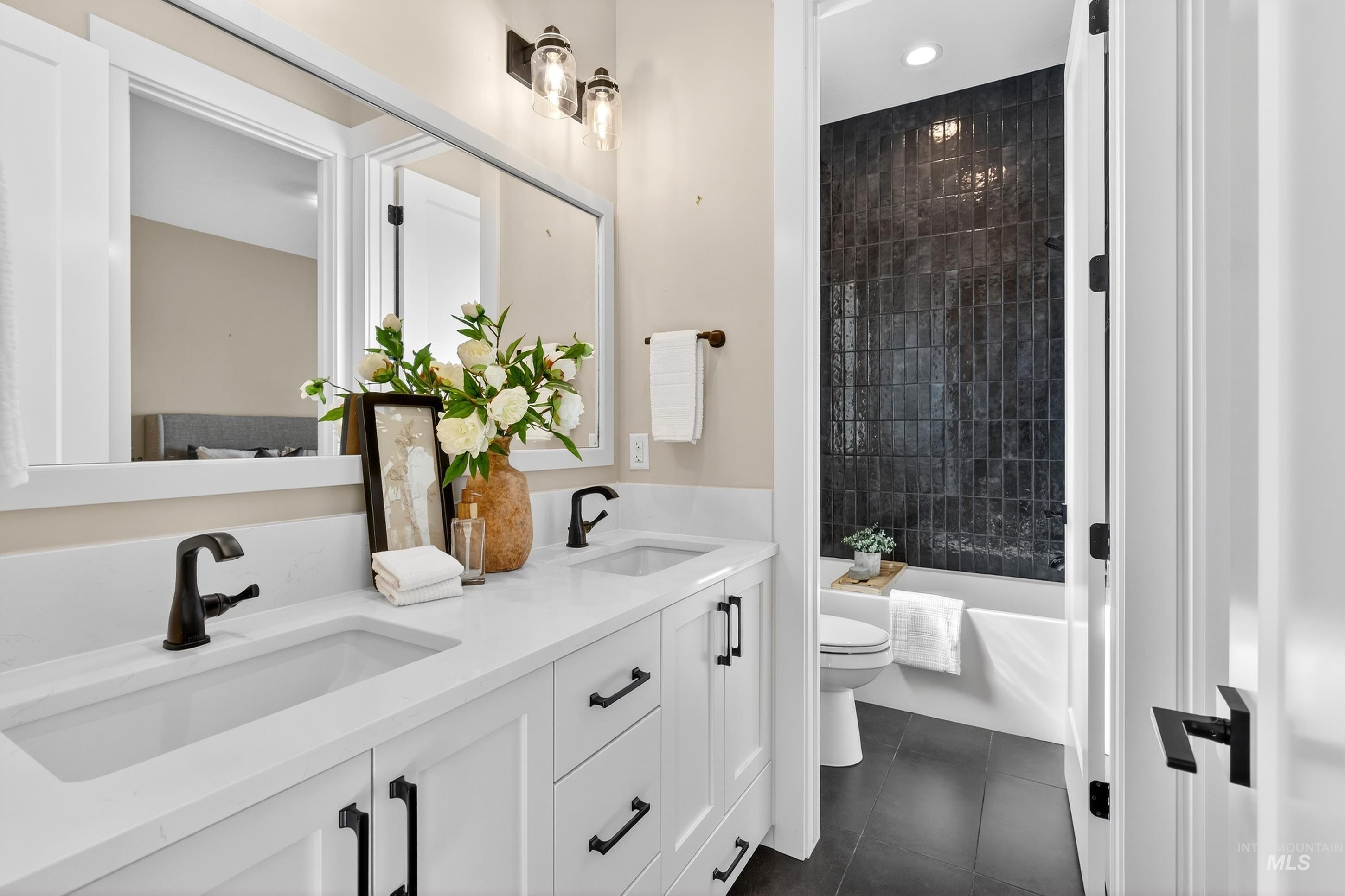 2918 N Starhaven Ave, Star, Idaho 83669, 3 Bedrooms, 2.5 Bathrooms, Residential For Sale, Price $989,000, 98976937