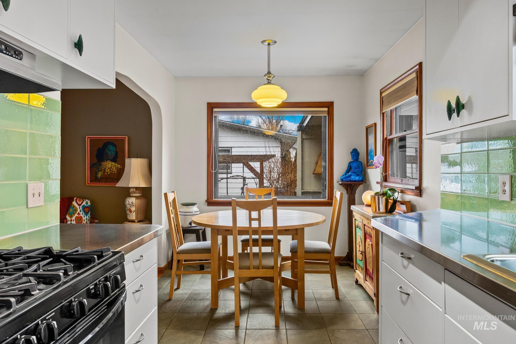 2222 S Colorado Ave, Boise, Idaho 83706-4626, 3 Bedrooms, 1.5 Bathrooms, Residential For Sale, Price $438,800,MLS 98976939