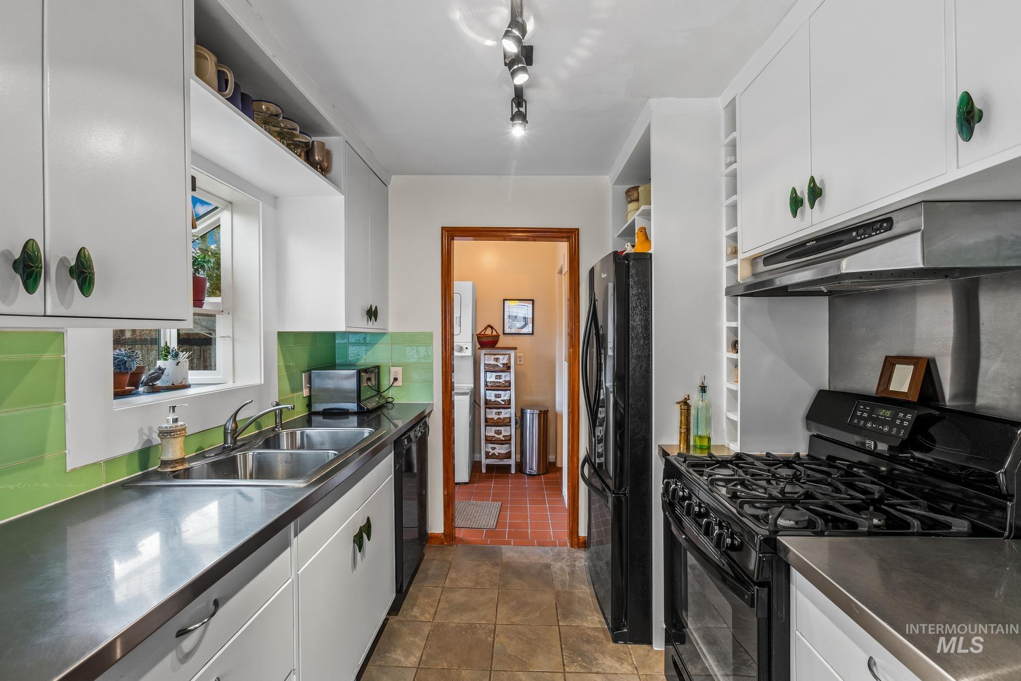 2222 S Colorado Ave, Boise, Idaho 83706-4626, 3 Bedrooms, 1.5 Bathrooms, Residential For Sale, Price $438,800,MLS 98976939