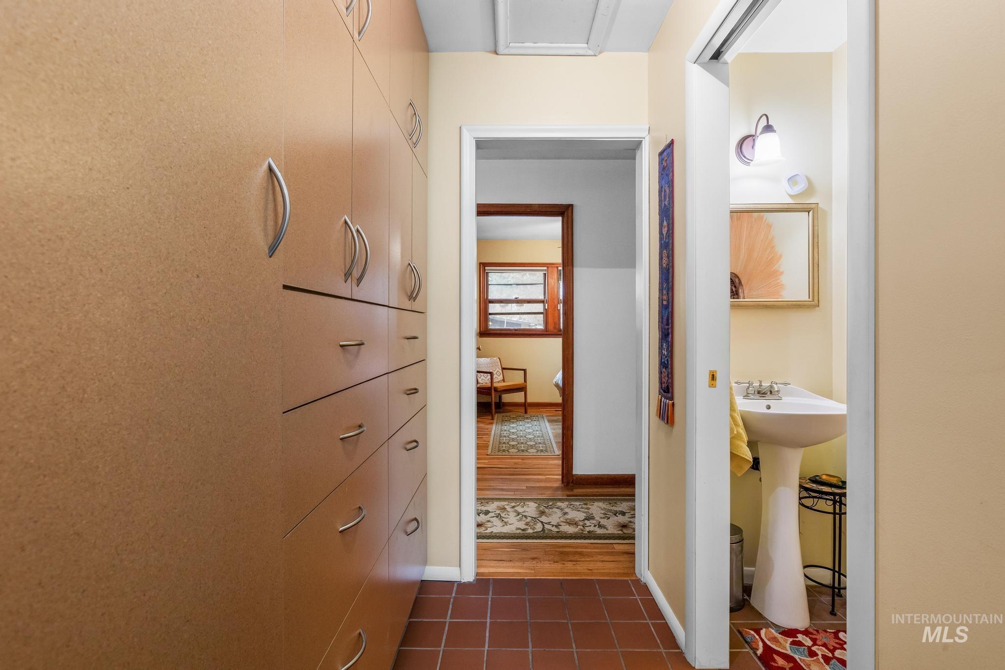 2222 S Colorado Ave, Boise, Idaho 83706-4626, 3 Bedrooms, 1.5 Bathrooms, Residential For Sale, Price $438,800,MLS 98976939