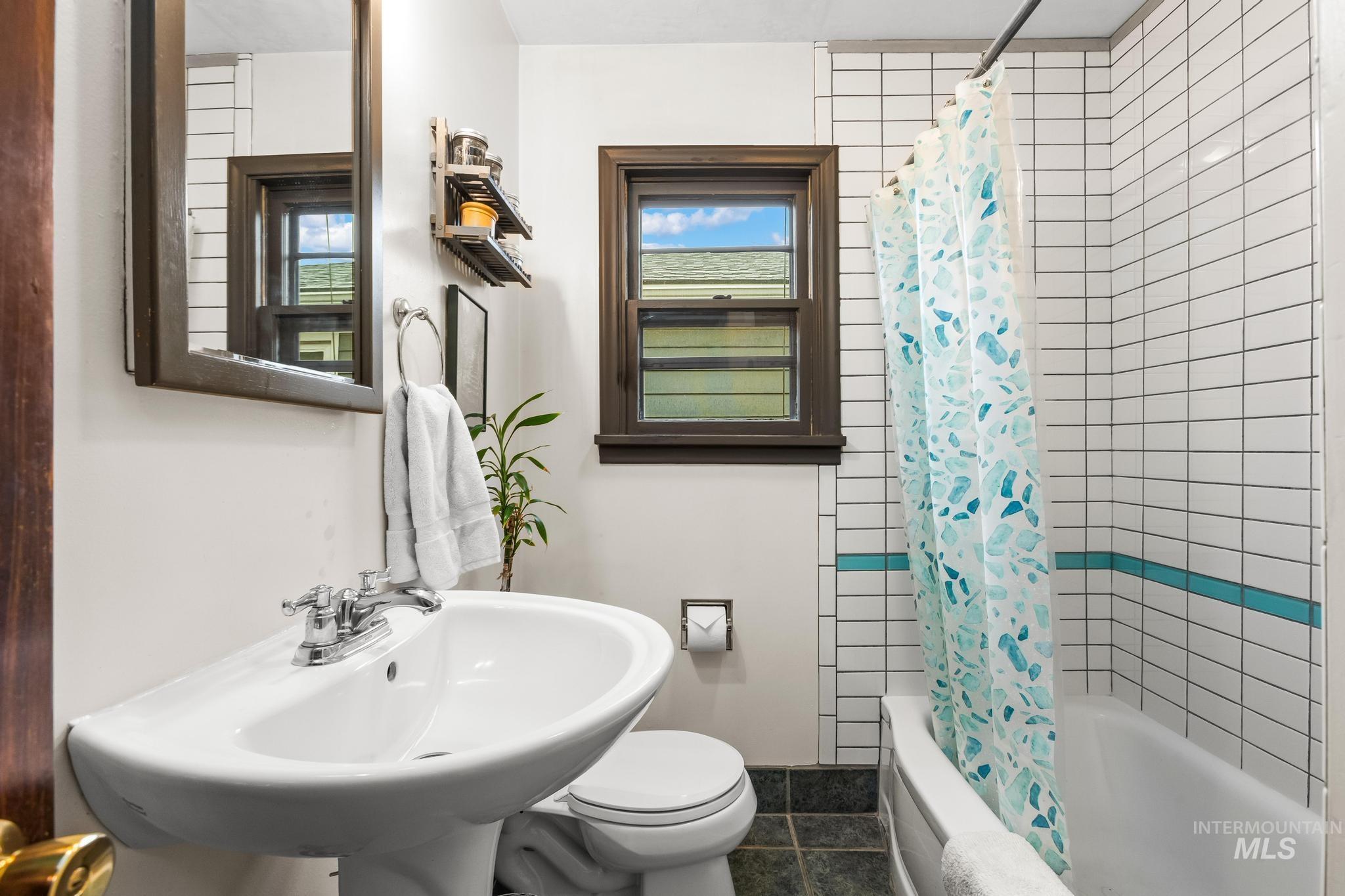 2222 S Colorado Ave, Boise, Idaho 83706-4626, 3 Bedrooms, 1.5 Bathrooms, Residential For Sale, Price $438,800,MLS 98976939