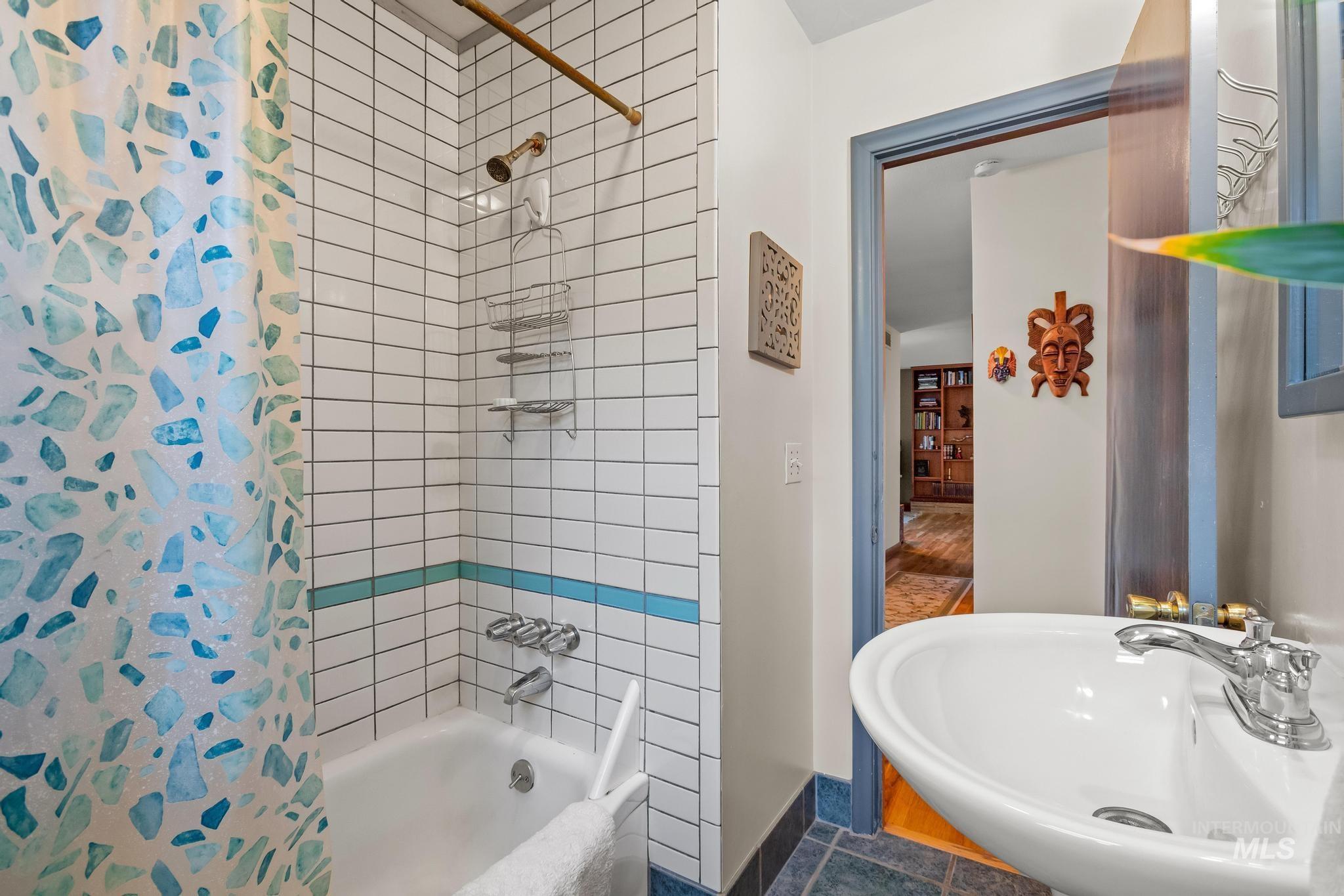 2222 S Colorado Ave, Boise, Idaho 83706-4626, 3 Bedrooms, 1.5 Bathrooms, Residential For Sale, Price $438,800,MLS 98976939