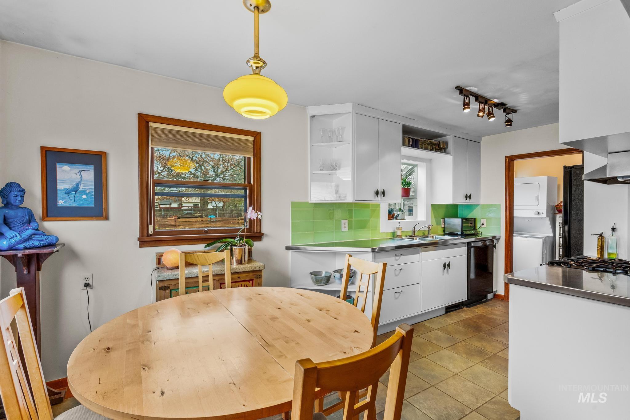 2222 S Colorado Ave, Boise, Idaho 83706-4626, 3 Bedrooms, 1.5 Bathrooms, Residential For Sale, Price $438,800,MLS 98976939