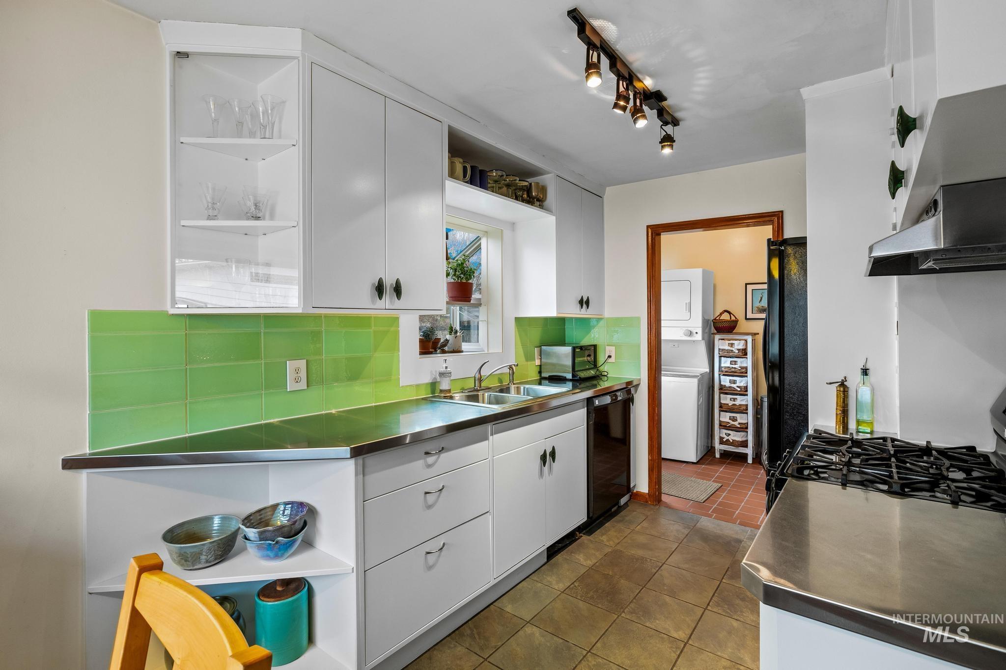 2222 S Colorado Ave, Boise, Idaho 83706-4626, 3 Bedrooms, 1.5 Bathrooms, Residential For Sale, Price $438,800,MLS 98976939