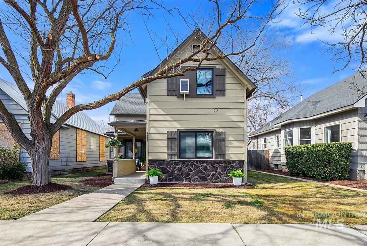 1311 N 8th St, Boise, Idaho 83702, 3 Bedrooms, 2 Bathrooms, Residential For Sale, Price $649,900,MLS 98976941