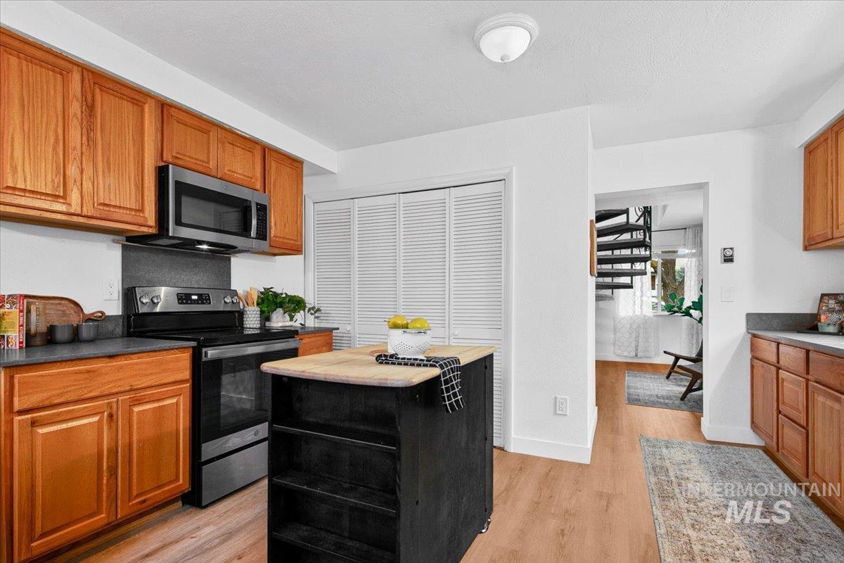 1311 N 8th St, Boise, Idaho 83702, 3 Bedrooms, 2 Bathrooms, Residential For Sale, Price $649,900,MLS 98976941