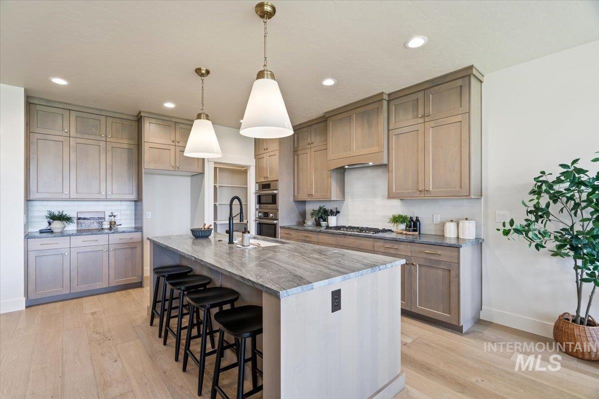 10817 W Barnbougle ln, Kuna, Idaho 83634, 3 Bedrooms, 2 Bathrooms, Residential For Sale, Price $577,880, 98976942