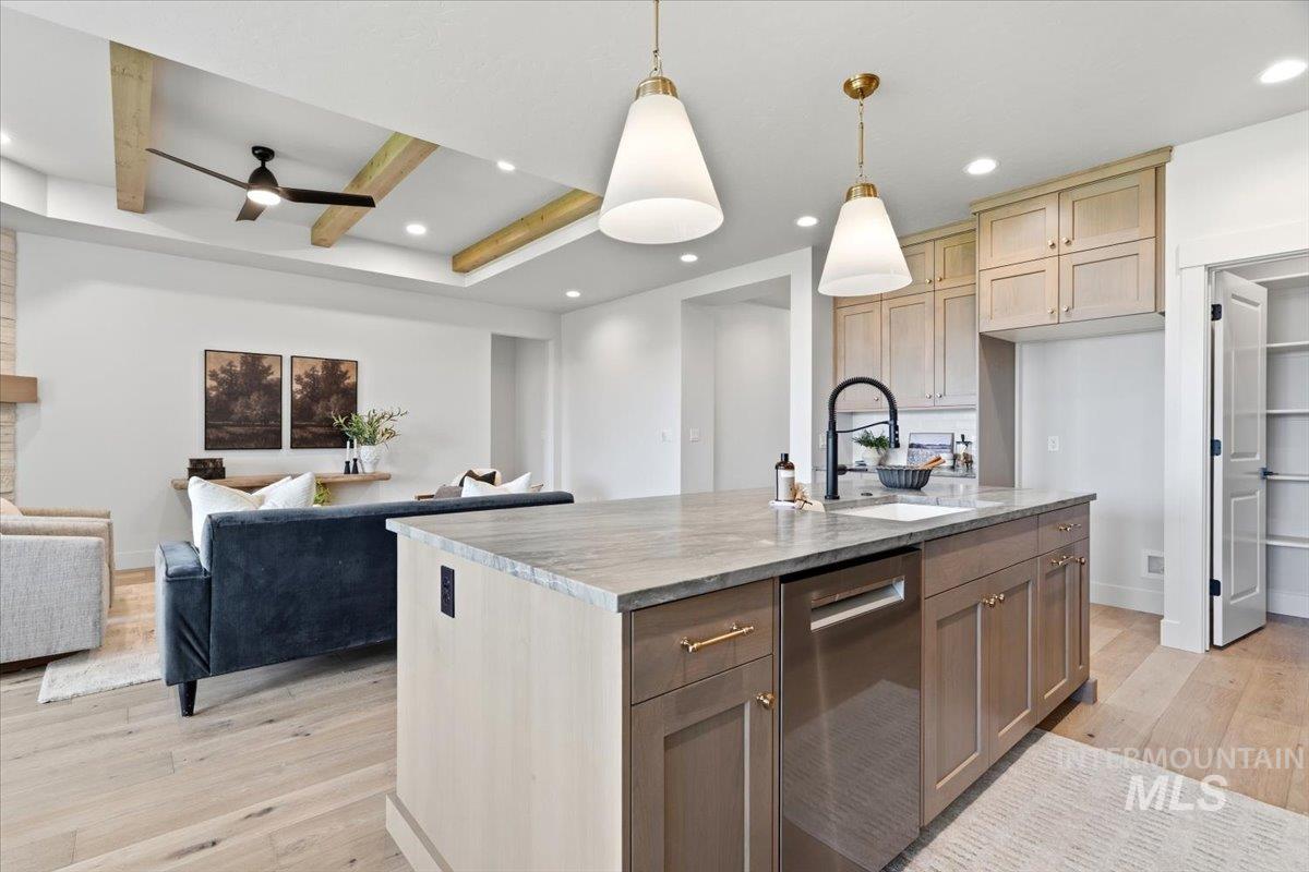 10817 W Barnbougle ln, Kuna, Idaho 83634, 3 Bedrooms, 2 Bathrooms, Residential For Sale, Price $577,880, 98976942