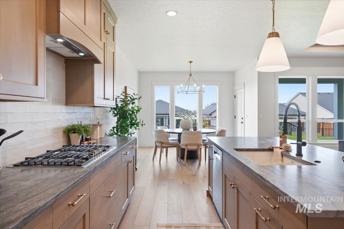 10817 W Barnbougle ln, Kuna, Idaho 83634, 3 Bedrooms, 2 Bathrooms, Residential For Sale, Price $577,880, 98976942