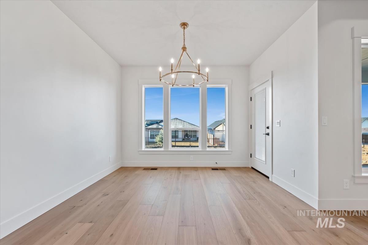 10817 W Barnbougle ln, Kuna, Idaho 83634-0000, 3 Bedrooms, 2 Bathrooms, Residential For Sale, Price $614,880,MLS 98976942