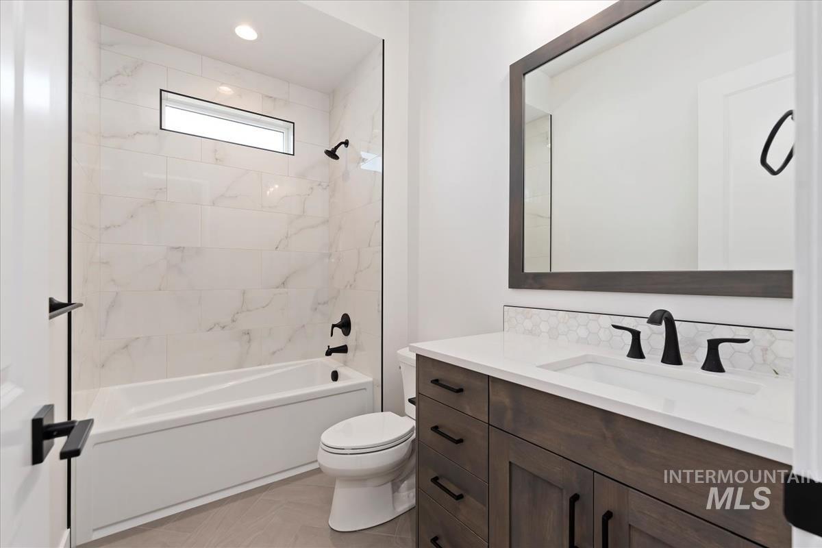 10817 W Barnbougle ln, Kuna, Idaho 83634-0000, 3 Bedrooms, 2 Bathrooms, Residential For Sale, Price $614,880,MLS 98976942