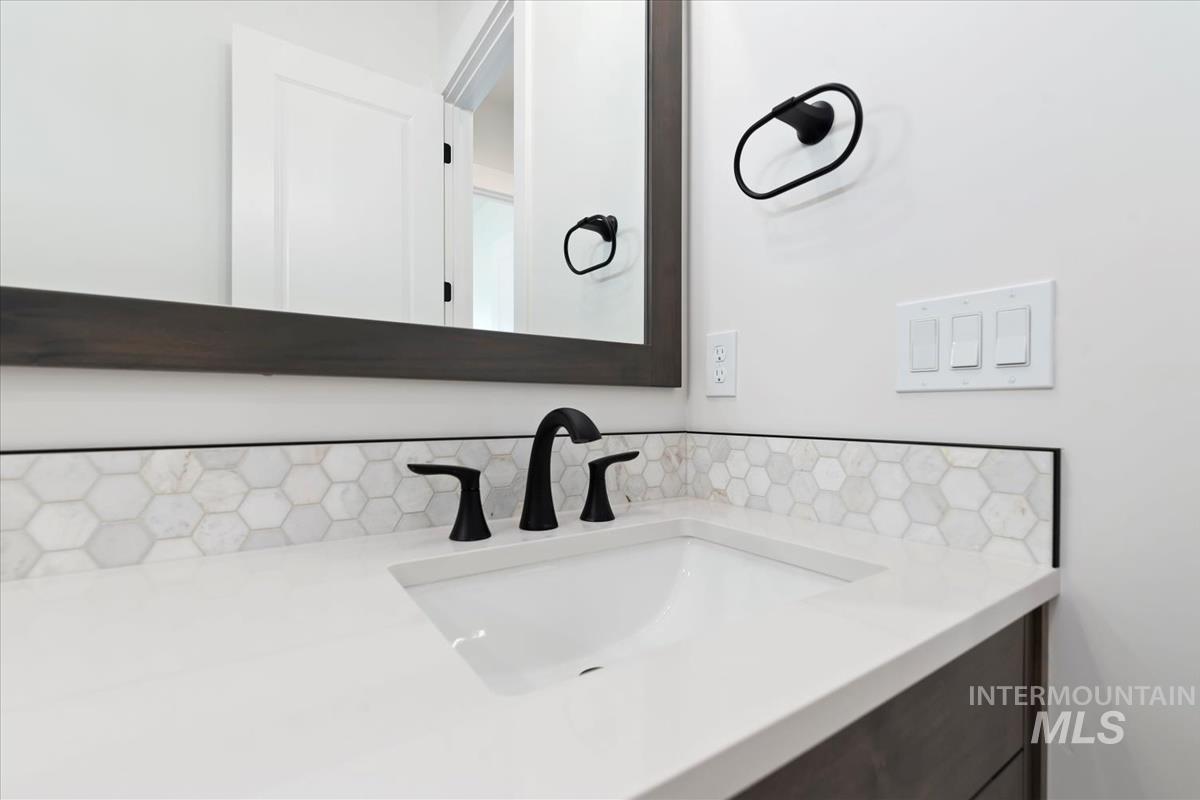 10817 W Barnbougle ln, Kuna, Idaho 83634-0000, 3 Bedrooms, 2 Bathrooms, Residential For Sale, Price $614,880,MLS 98976942