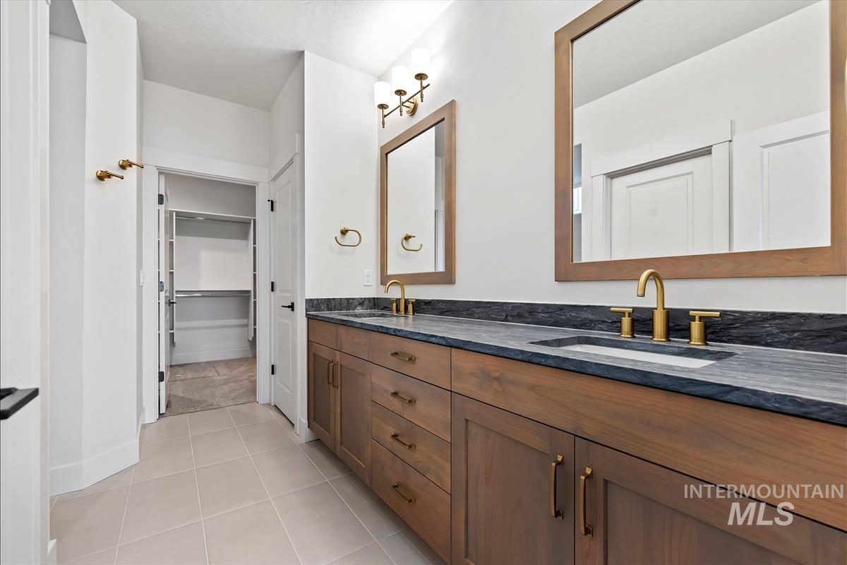 10817 W Barnbougle ln, Kuna, Idaho 83634-0000, 3 Bedrooms, 2 Bathrooms, Residential For Sale, Price $614,880,MLS 98976942