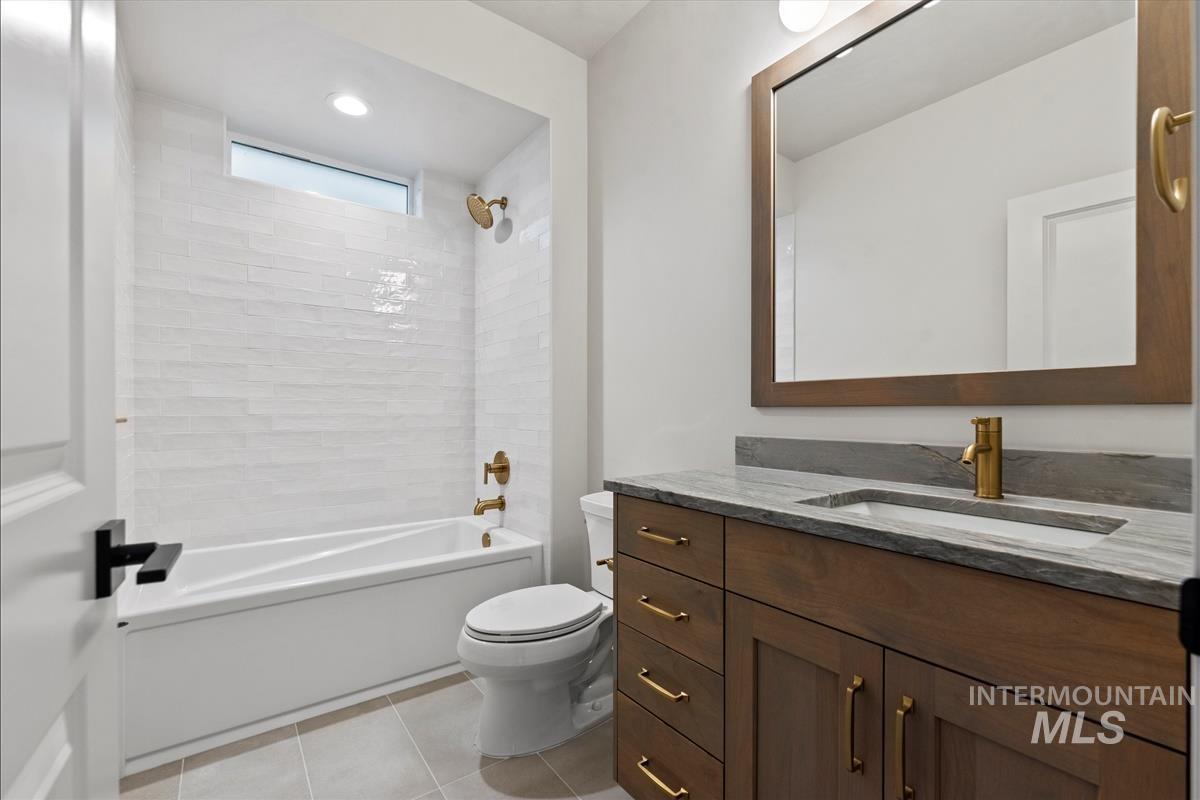 10817 W Barnbougle ln, Kuna, Idaho 83634-0000, 3 Bedrooms, 2 Bathrooms, Residential For Sale, Price $614,880,MLS 98976942