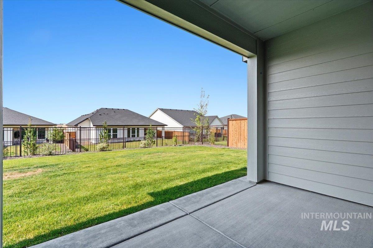 10817 W Barnbougle ln, Kuna, Idaho 83634, 3 Bedrooms, 2 Bathrooms, Residential For Sale, Price $577,880, 98976942