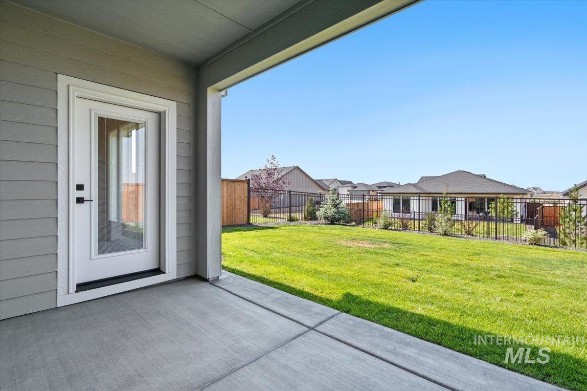 10817 W Barnbougle ln, Kuna, Idaho 83634, 3 Bedrooms, 2 Bathrooms, Residential For Sale, Price $577,880, 98976942