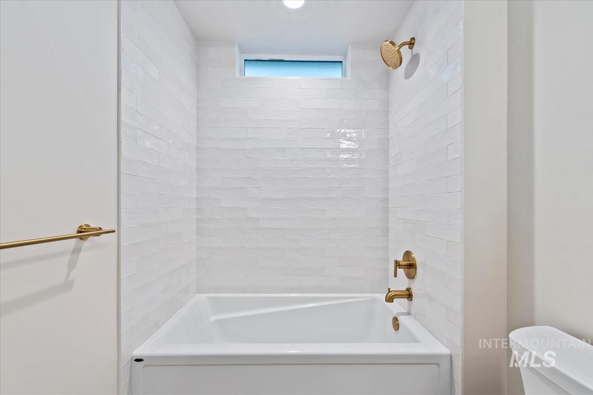 10817 W Barnbougle ln, Kuna, Idaho 83634-0000, 3 Bedrooms, 2 Bathrooms, Residential For Sale, Price $614,880,MLS 98976942