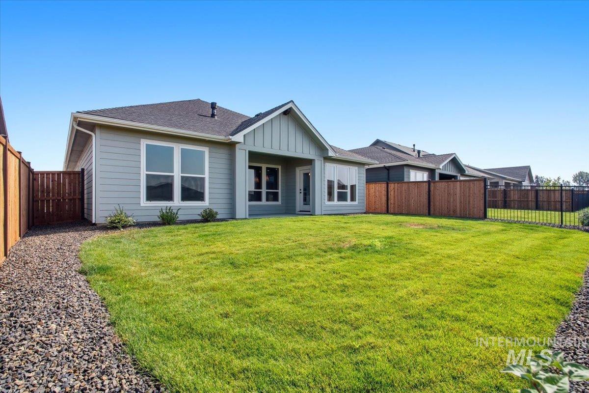 10817 W Barnbougle ln, Kuna, Idaho 83634, 3 Bedrooms, 2 Bathrooms, Residential For Sale, Price $577,880, 98976942