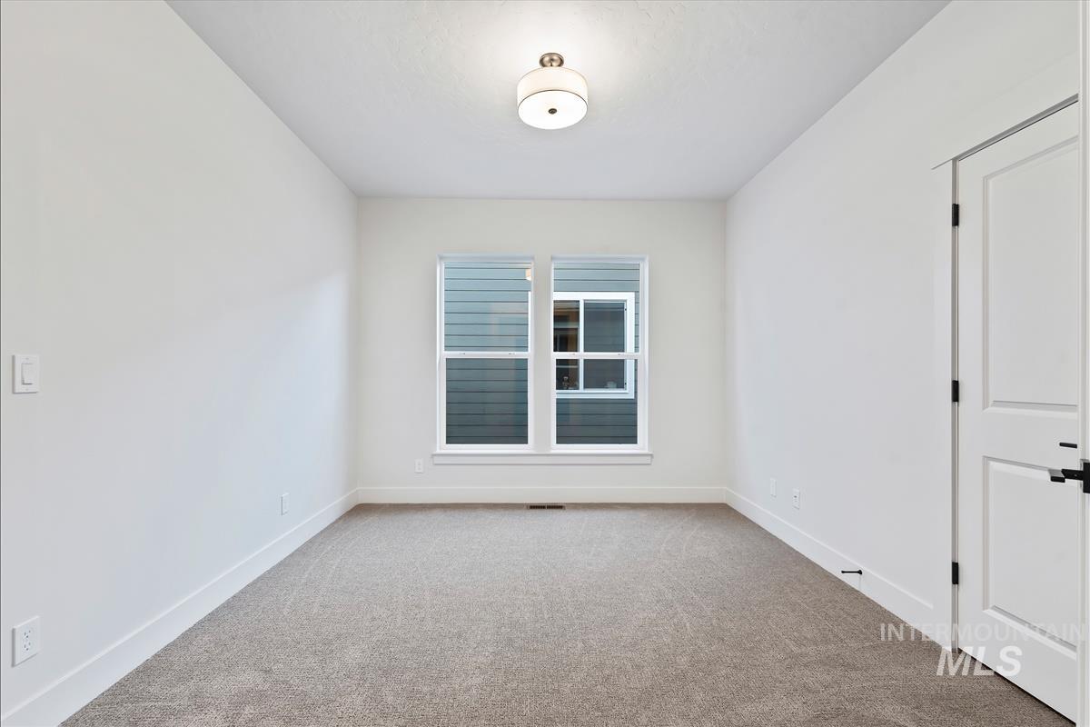 10817 W Barnbougle ln, Kuna, Idaho 83634-0000, 3 Bedrooms, 2 Bathrooms, Residential For Sale, Price $614,880,MLS 98976942