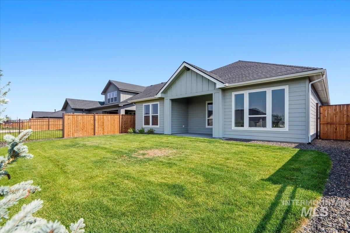 10817 W Barnbougle ln, Kuna, Idaho 83634, 3 Bedrooms, 2 Bathrooms, Residential For Sale, Price $577,880, 98976942