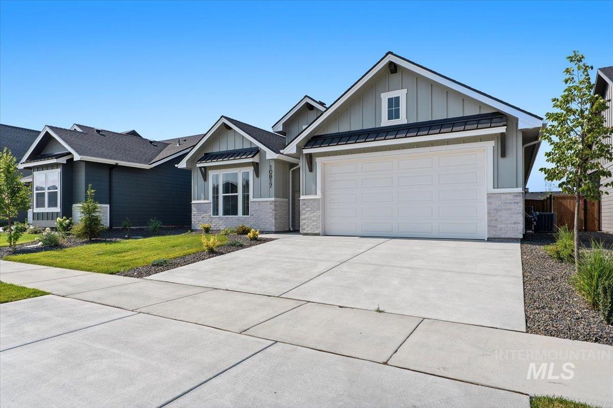 10817 W Barnbougle ln, Kuna, Idaho 83634, 3 Bedrooms, 2 Bathrooms, Residential For Sale, Price $577,880, 98976942