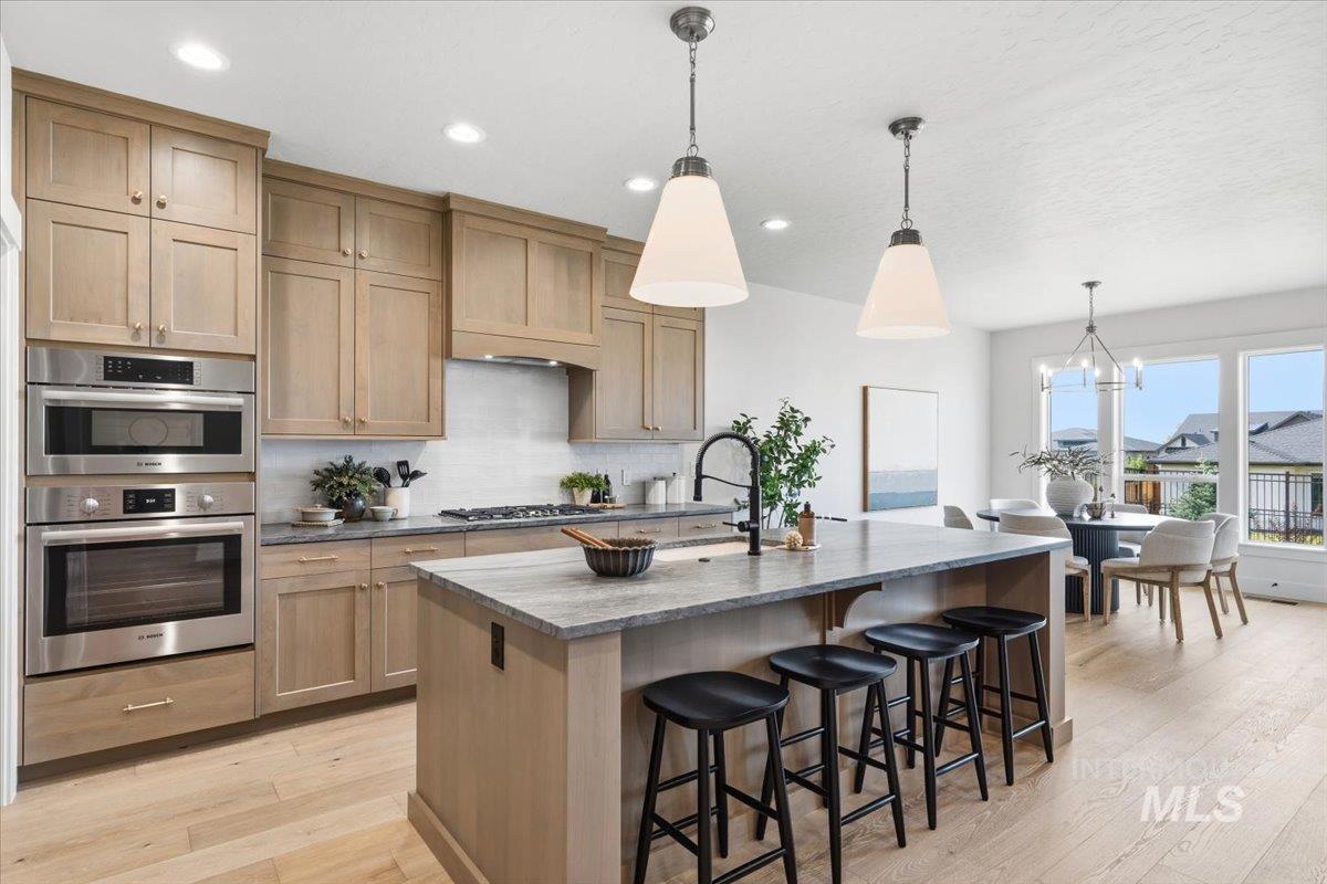 10817 W Barnbougle ln, Kuna, Idaho 83634, 3 Bedrooms, 2 Bathrooms, Residential For Sale, Price $577,880, 98976942