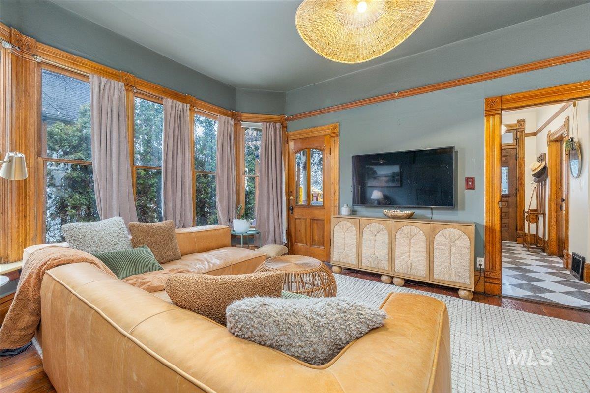 1318 W Eastman St., Boise, Idaho 83702, 4 Bedrooms, 2 Bathrooms, Residential For Sale, Price $925,000, 98976946