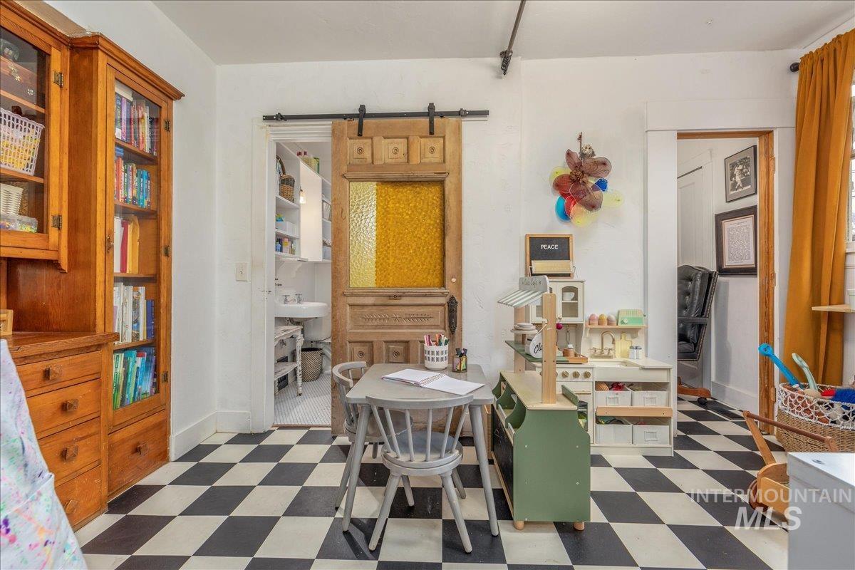 1318 W Eastman St., Boise, Idaho 83702, 4 Bedrooms, 2 Bathrooms, Residential For Sale, Price $925,000, 98976946