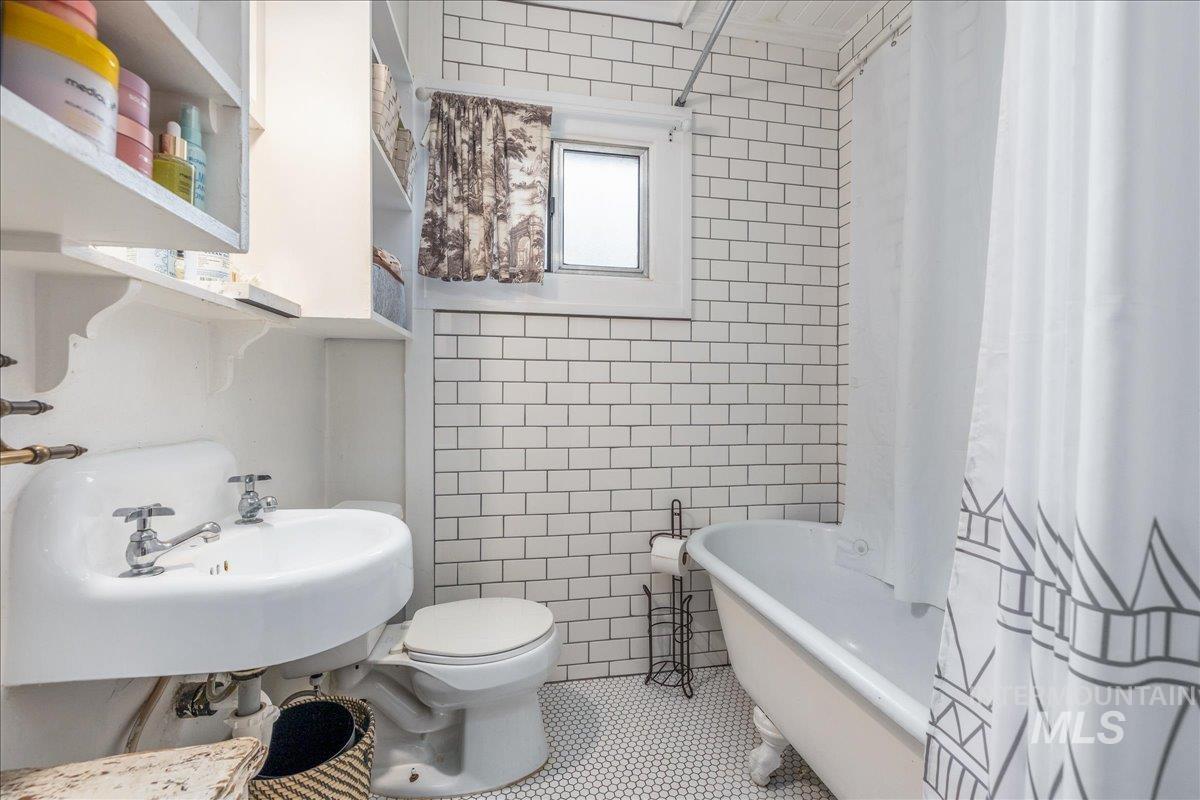 1318 W Eastman St., Boise, Idaho 83702, 4 Bedrooms, 2 Bathrooms, Residential For Sale, Price $925,000, 98976946