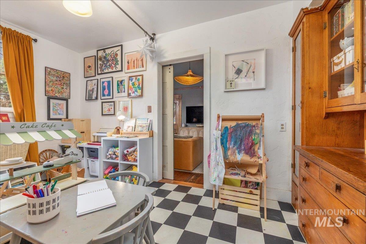 1318 W Eastman St., Boise, Idaho 83702, 4 Bedrooms, 2 Bathrooms, Residential For Sale, Price $925,000, 98976946