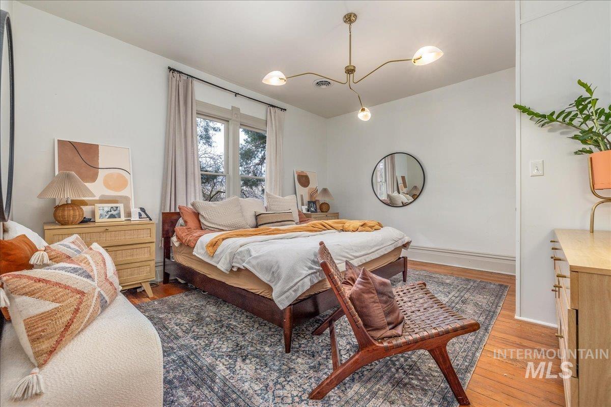 1318 W Eastman St., Boise, Idaho 83702, 4 Bedrooms, 2 Bathrooms, Residential For Sale, Price $925,000, 98976946