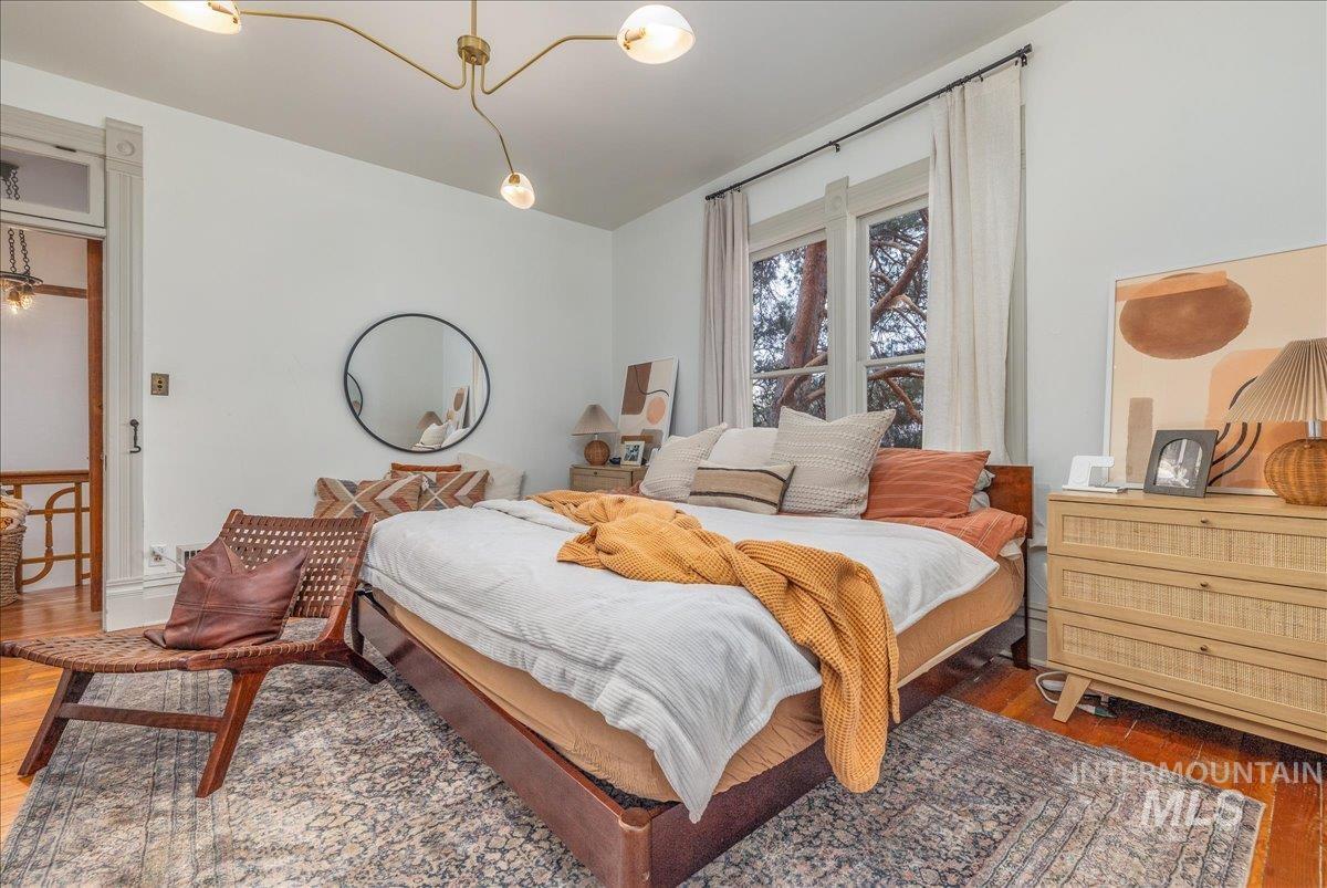 1318 W Eastman St., Boise, Idaho 83702, 4 Bedrooms, 2 Bathrooms, Residential For Sale, Price $925,000, 98976946