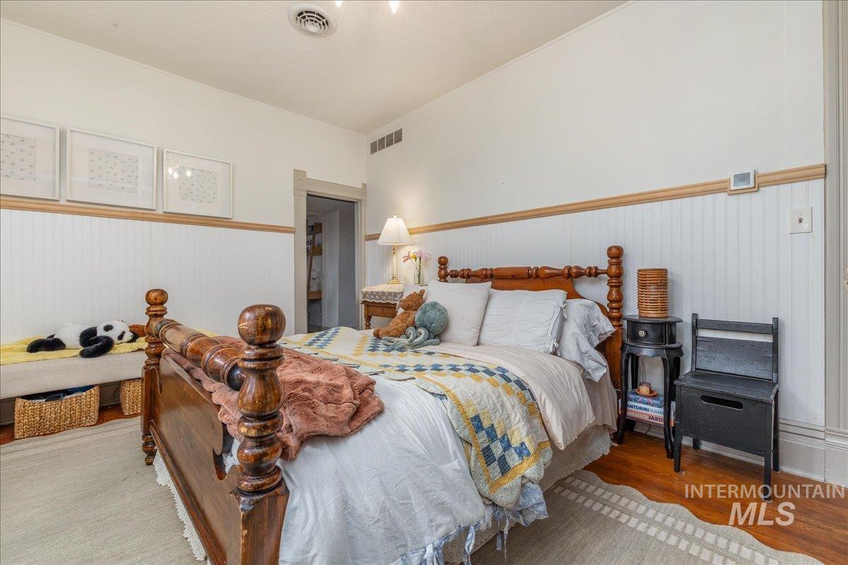 1318 W Eastman St., Boise, Idaho 83702, 4 Bedrooms, 2 Bathrooms, Residential For Sale, Price $925,000, 98976946