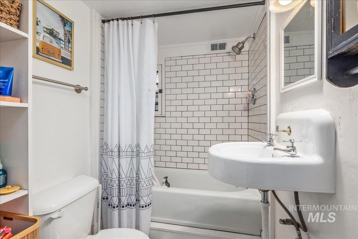 1318 W Eastman St., Boise, Idaho 83702, 4 Bedrooms, 2 Bathrooms, Residential For Sale, Price $925,000, 98976946