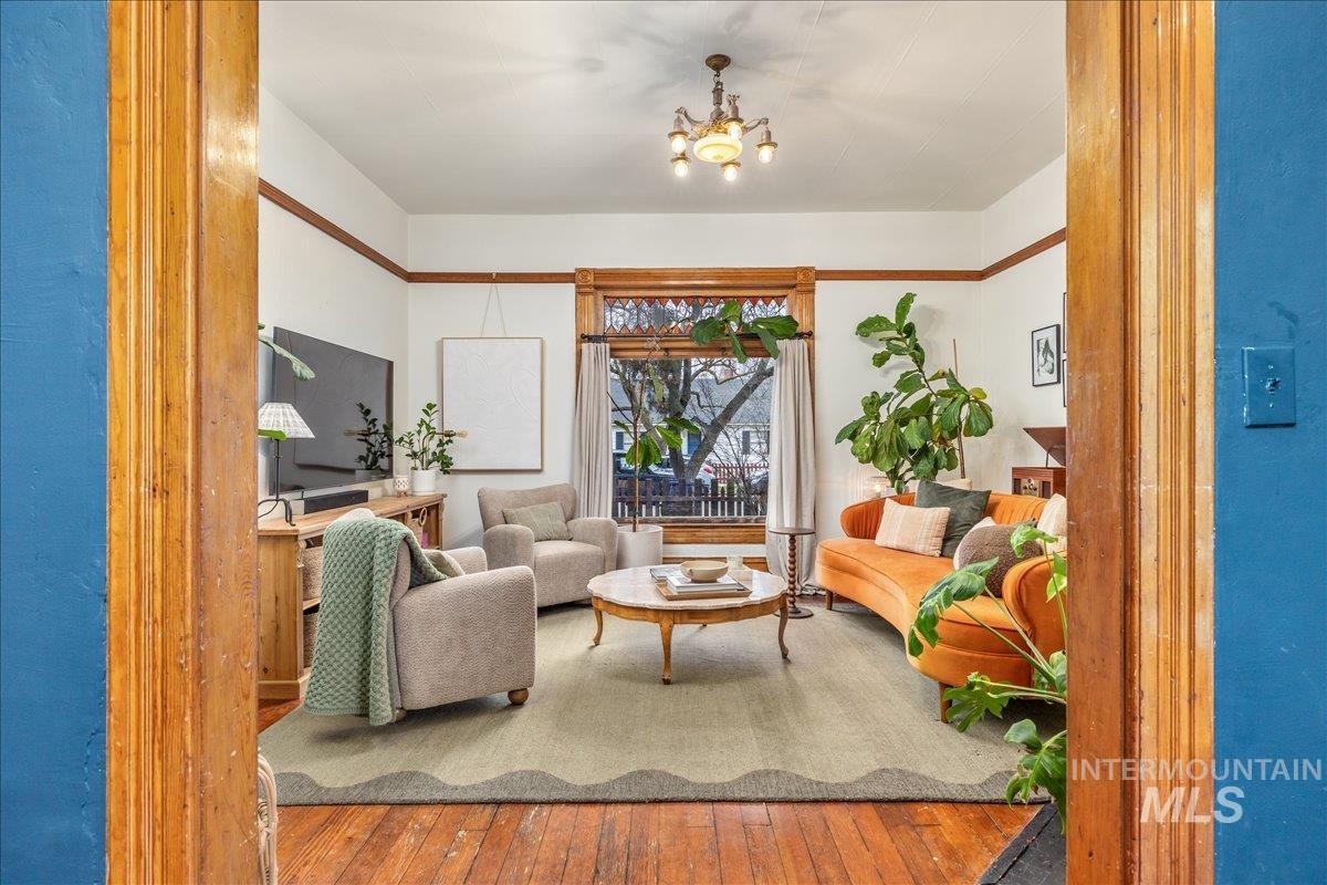 1318 W Eastman St., Boise, Idaho 83702, 4 Bedrooms, 2 Bathrooms, Residential For Sale, Price $925,000, 98976946